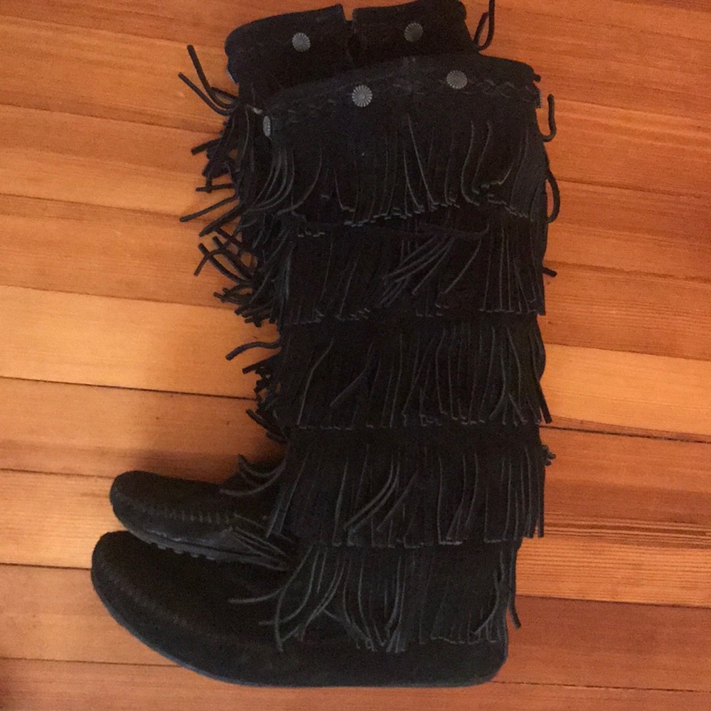 Minnetonka 5 Layer Fringe Boot